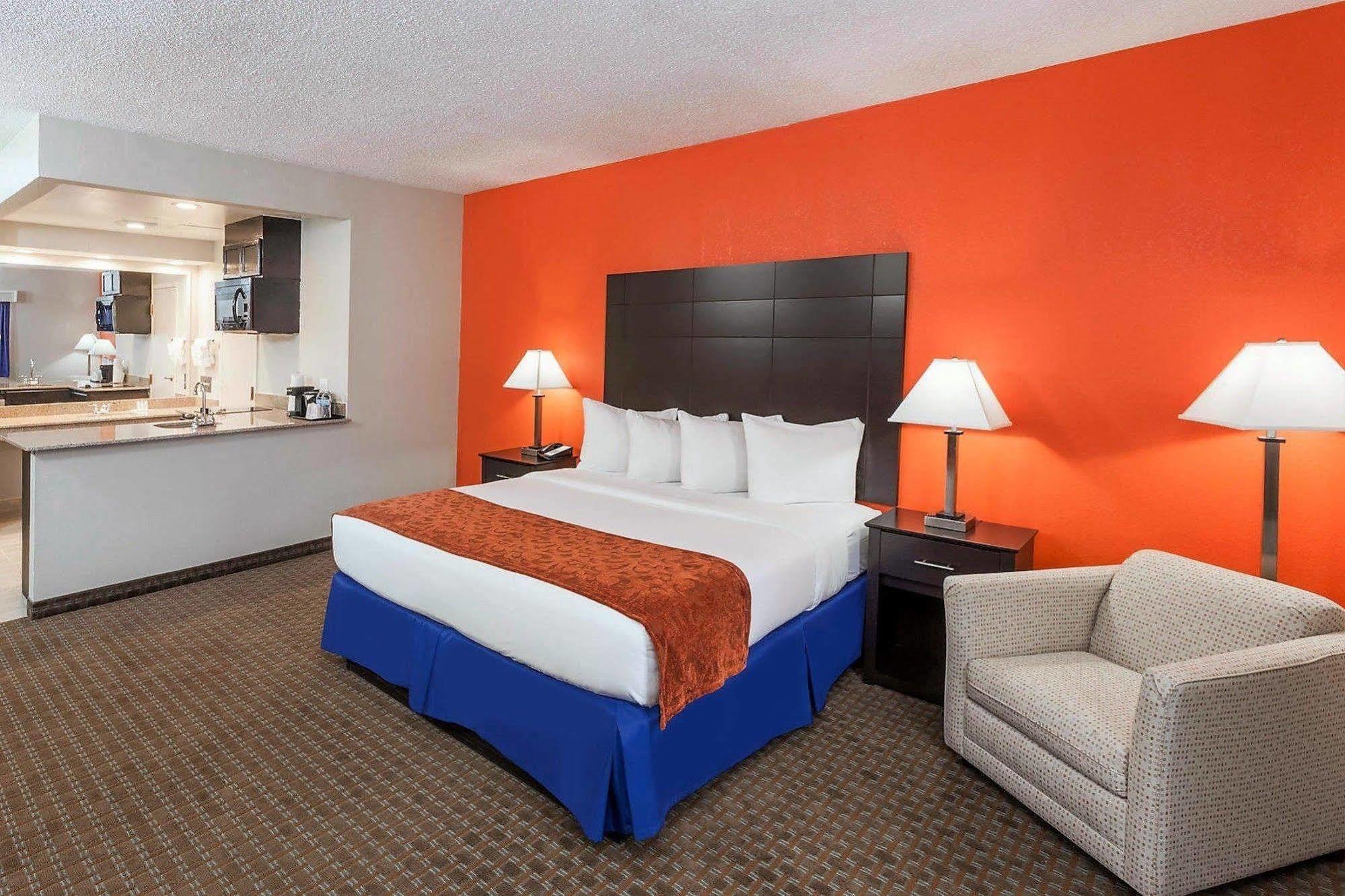 Hotel Comfort & Mundelein-vernon Hills 2*