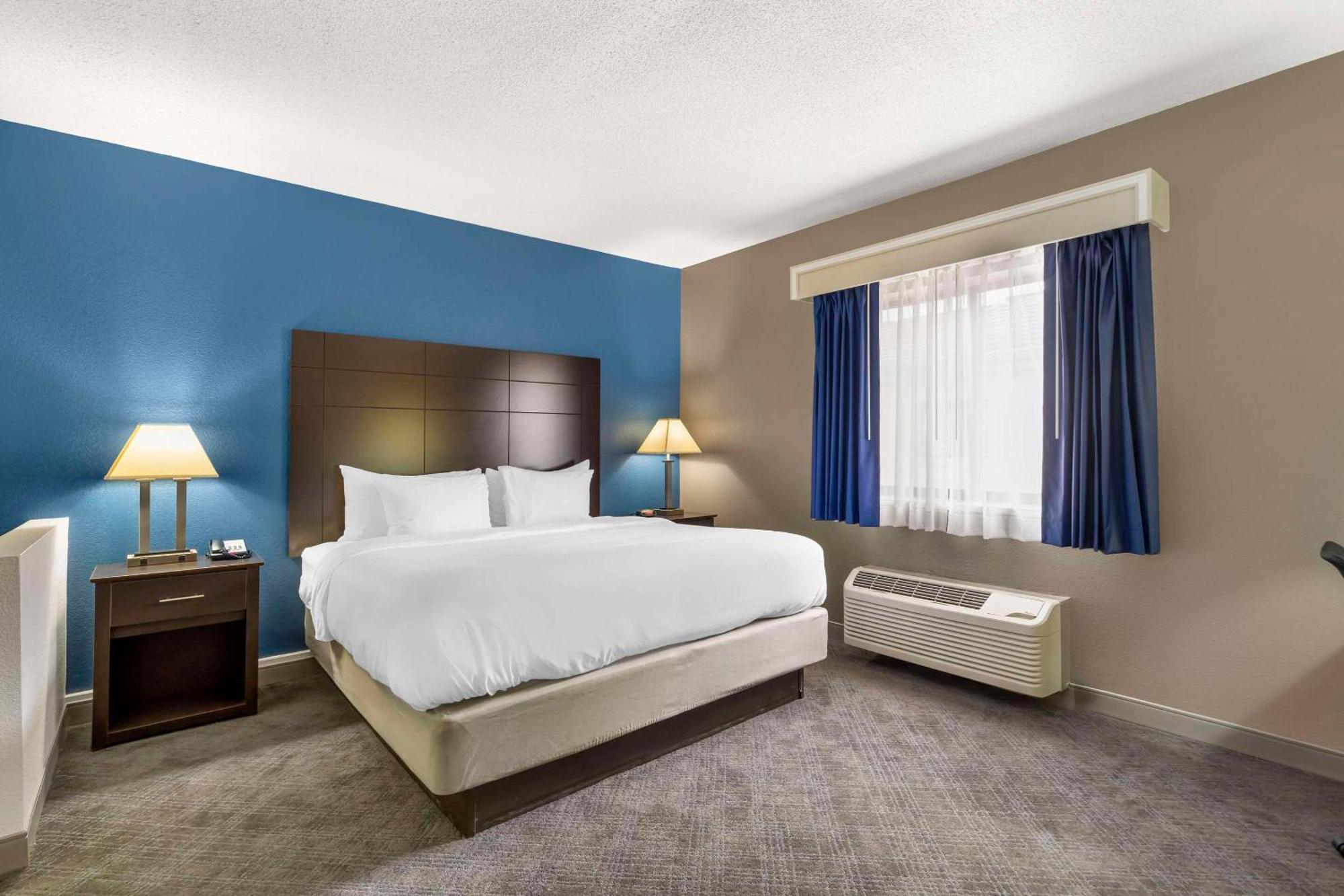 Hotel Comfort & Mundelein-vernon Hills 2*